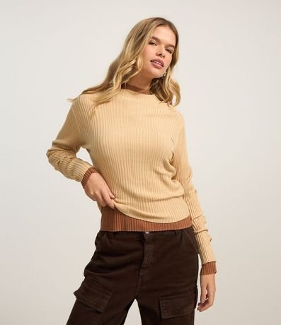 Blusa en Punto con Cuello Alto