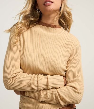 Blusa en Punto con Cuello Alto 3