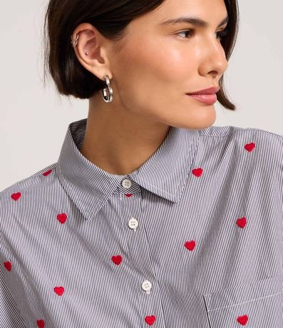 Camisa en Tricolina con Bolsillo y Corazones Bordados 3