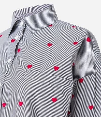 Camisa en Tricolina con Bolsillo y Corazones Bordados 5