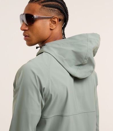 Campera Deportiva Resistente a Agua y con Capucha 8