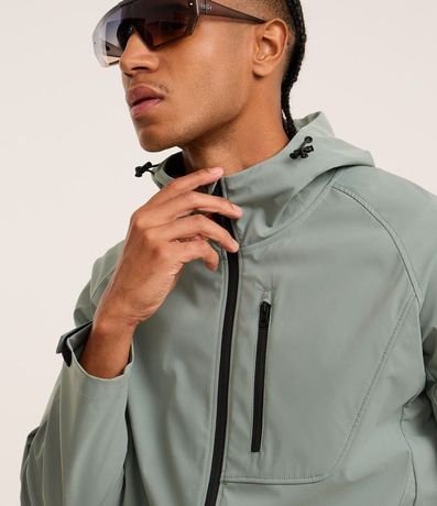 Campera Deportiva Resistente a Agua y con Capucha 9