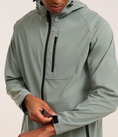 Campera Deportiva Resistente a Agua y con Capucha 7