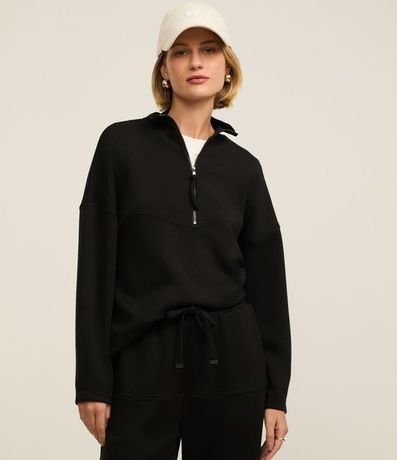Blusa Comfort en Viscosa con Cuello Alto y Cremallera
