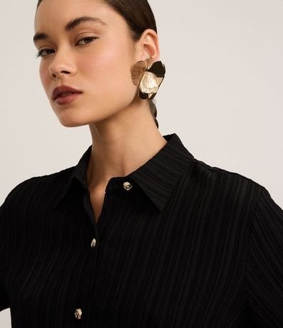 Camisa Texturizada en Viscosa con Botones Diferenciados 3