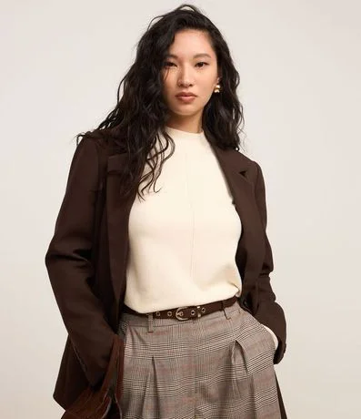 Suéter en Punto con Cuello Alto y Costura Delantera