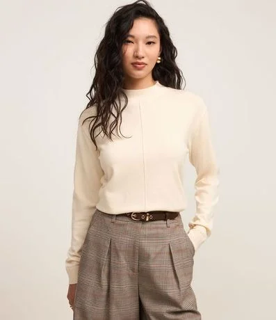 Suéter en Punto con Cuello Alto y Costura Delantera 4