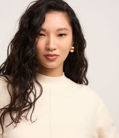 Suéter en Punto con Cuello Alto y Costura Delantera 5