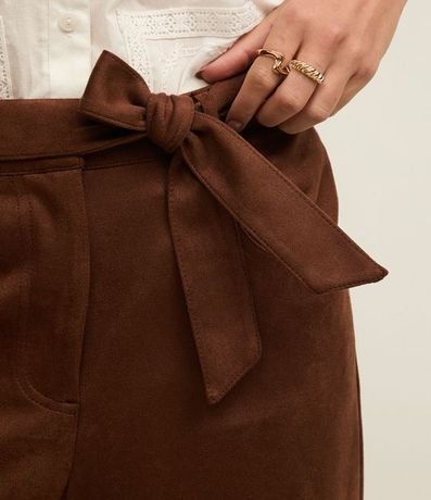 Pantalón Recto Cintura Alta en Gamuza con Cinturón de Tejido 4