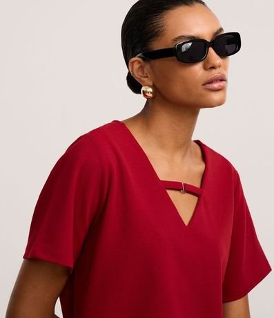 Blusa en Crepé con Hebilla en el Cuello V 3