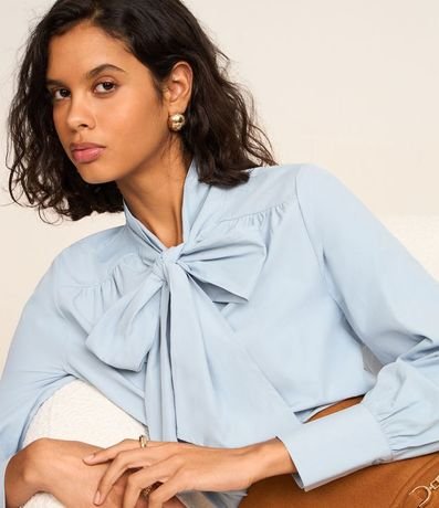 Camisa en Tricolina con Cuello Lazo y Puño Largo 5