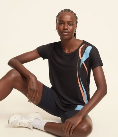 Remera Deportiva Alargada con Estampa de Ondas