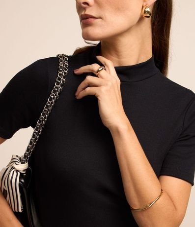 Blusa Regular en Rib con Cuello Alto 3