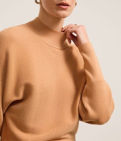 Blusa en Punto Canelado con Cuello Alto 3