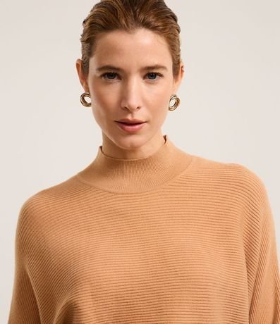 Blusa en Punto Canelado con Cuello Alto 4