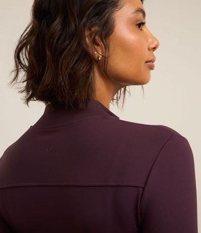 Campera Deportiva en Poliamida con Bolsillos y Cuello Alto 3