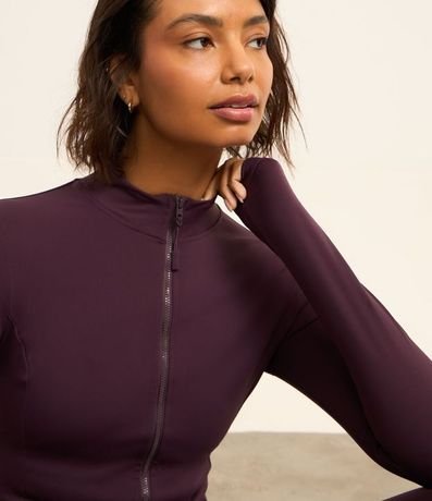 Campera Deportiva en Poliamida con Bolsillos y Cuello Alto 4