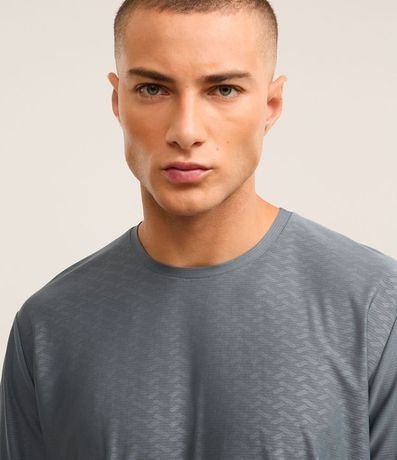 Remera Deportiva Tecnologia Dry con Estampa Heat Print Geométrica 5