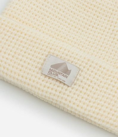 Gorro en Punto Texturizado con Dobra y Etiqueta 2