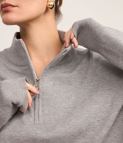 Suéter en Punto con Cremallera en Cuello Alto y Brillos Aplicados 4