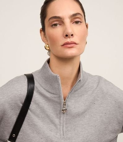 Suéter en Punto con Cremallera en Cuello Alto y Brillos Aplicados 5