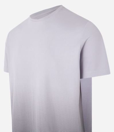 Remera Deportiva Dry Fit com Estampado Degradado 6