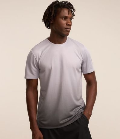 Remera Deportiva Dry Fit com Estampado Degradado