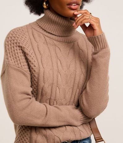 Suéter en Punto con Cuello alto y Ponto Diferenciado 4