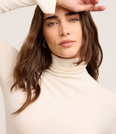 Blusa Básica en Punto Pesado con Cuello Alto 3