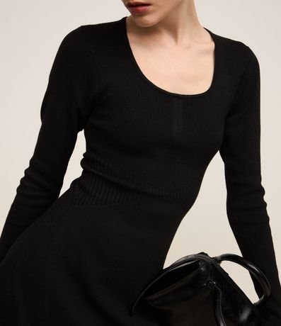 Vestido Corto de Punto Acanalado con Escote Cuadrado 3