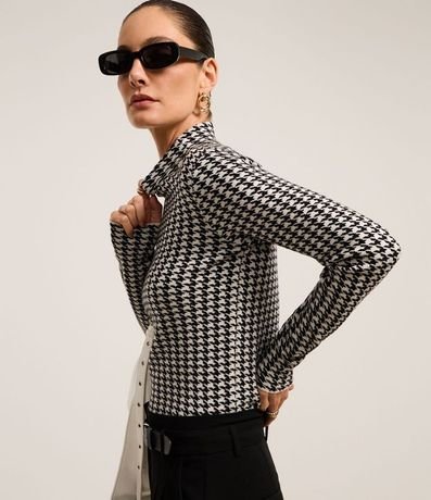 Suéter en Jacquard con Cuello Alto y Estampa de Cuadros Pied de Poule 3
