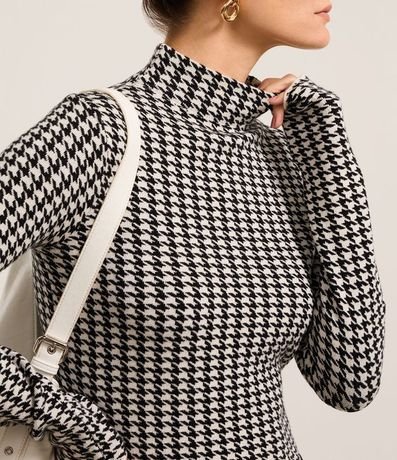 Suéter en Jacquard con Cuello Alto y Estampa de Cuadros Pied de Poule 4