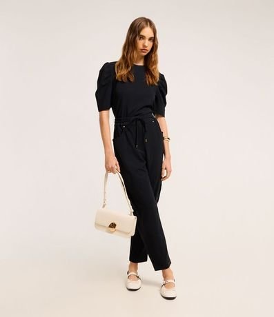 Pantalón Carrot Cintura Alta en Crepé con Bolsillos Cargos
