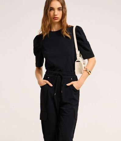 Pantalón Carrot Cintura Alta en Crepé con Bolsillos Cargos 2