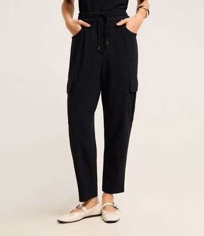 Pantalón Carrot Cintura Alta en Crepé con Bolsillos Cargos 3