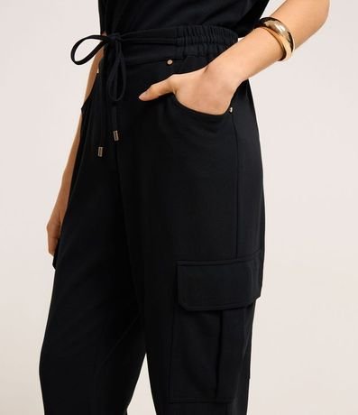 Pantalón Carrot Cintura Alta en Crepé con Bolsillos Cargos 5