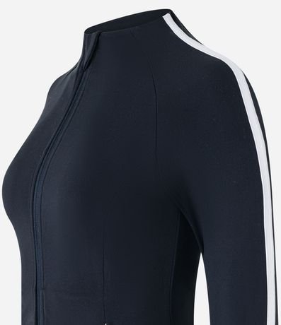 Campera Deportiva Justa en Microfibra con Bolsillos y Raya Contrastante 7