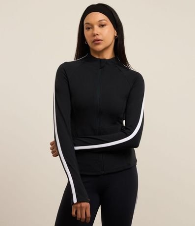 Campera Deportiva Justa en Microfibra con Bolsillos y Raya Contrastante