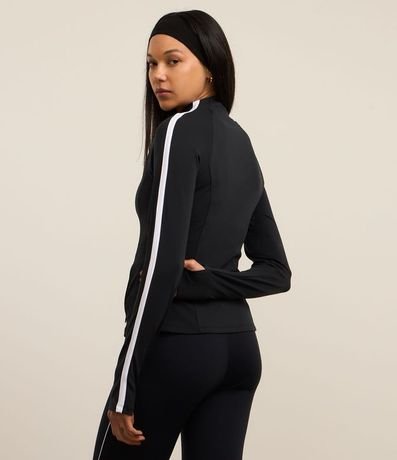 Campera Deportiva Justa en Microfibra con Bolsillos y Raya Contrastante 3