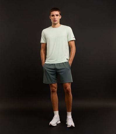 Remera Deportiva con Etiqueta en la Barra y Manga Corta 2