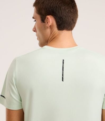 Remera Deportiva con Etiqueta en la Barra y Manga Corta 3