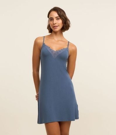 Camisón en Viscosa con Detalle de Encaje en el Escote