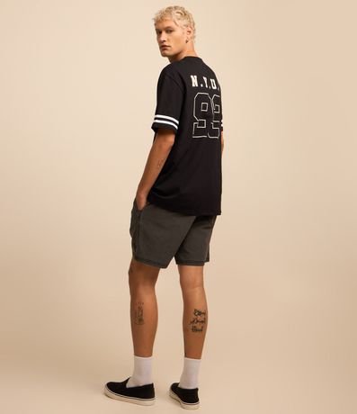 Remera Relaxed en Algodón con Rayas y Estampa NYUS 93 8