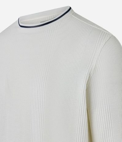 Remera Regular con Textura Vertical y Cuello Contrastante 6