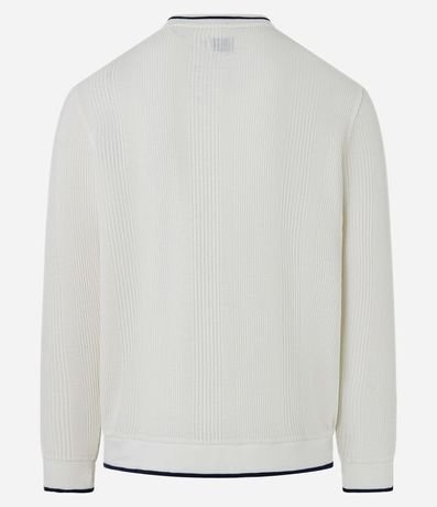 Remera Regular con Textura Vertical y Cuello Contrastante 8