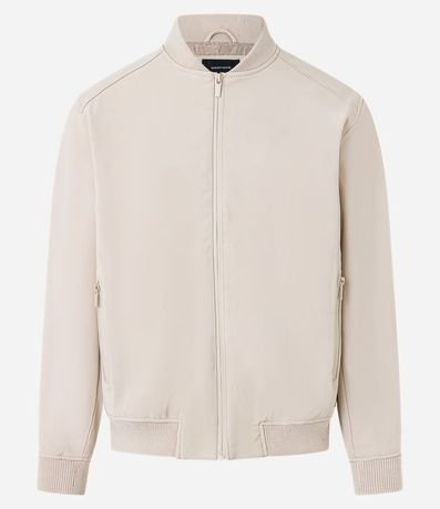 Campera con Tecnologia Repelente al Agua