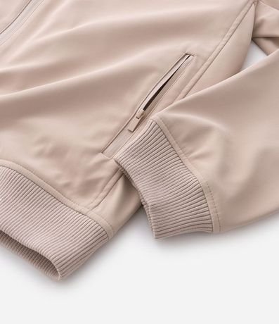 Campera con Tecnologia Repelente al Agua 4