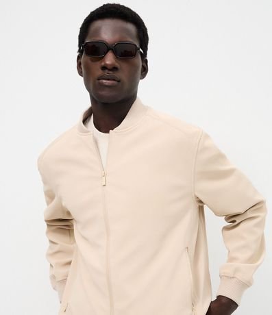 Campera con Tecnologia Repelente al Agua 3