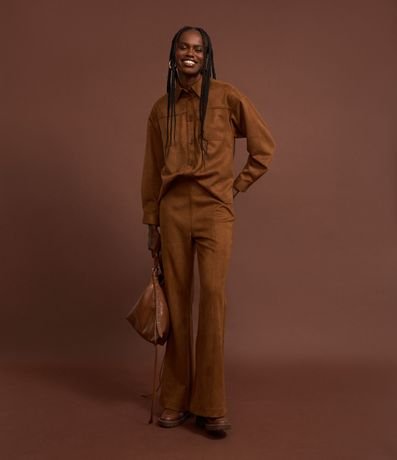 Pantalón Flare en Fake Gamuza con Pespunte Delantero 5