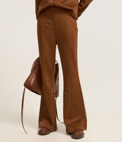 Pantalón Flare en Fake Gamuza con Pespunte Delantero 3